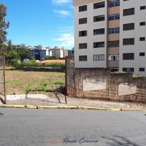 EXCELENTE TERRENO CENTRAL