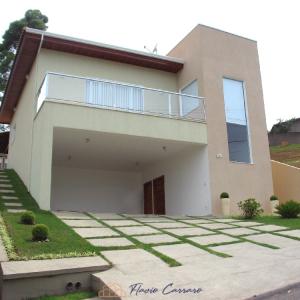 CASA EM CONDOMÍNIO FECHADO