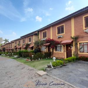 CASA EM CONDOMINIO FECHADO