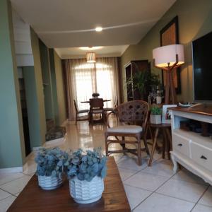 CASA CONDOMINIO FECHACO