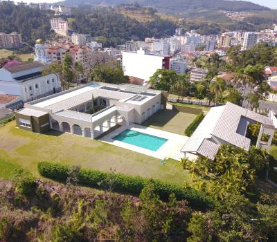 CASA NOVA NO CENTRO - ALTO PADRÃO