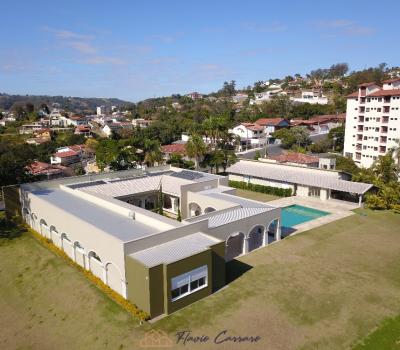 CASA NOVA NO CENTRO - ALTO PADRÃO
