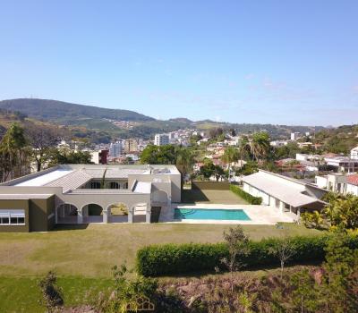 CASA NOVA NO CENTRO - ALTO PADRÃO