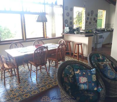 CASA PRÓXIMO AO CENTRO