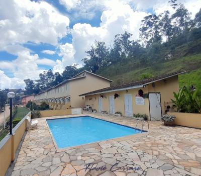 CASA CONDOMINIO FECHADO