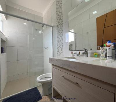 CASA CONDOMINIO FECHADO