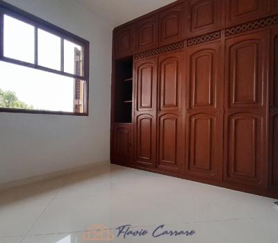 CASA EM CONDOMINIO FECHADO