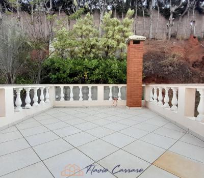 CASA EM CONDOMINIO FECHADO