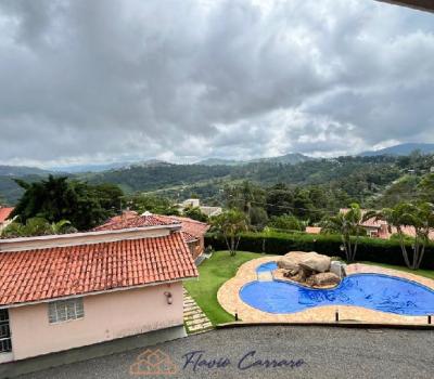 CASA EM COND. FECHADO