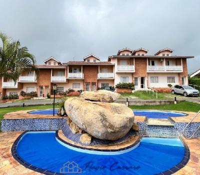 CASA EM COND. FECHADO