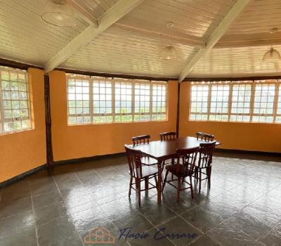 CASA EM COND. FECHADO