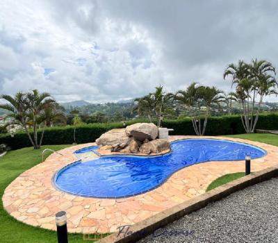 CASA EM COND. FECHADO