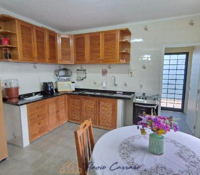 CASA PRÓXIMO AO CENTRO