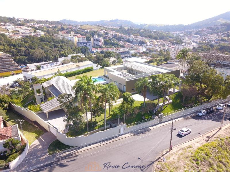 CASA NOVA NO CENTRO - ALTO PADRÃO