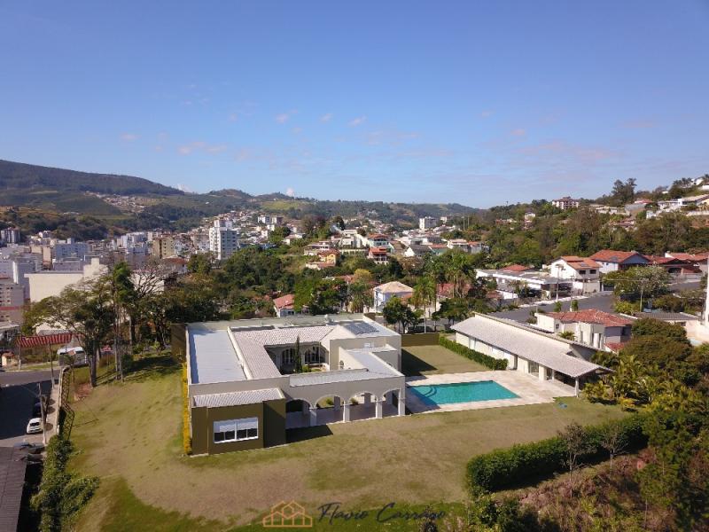 CASA NOVA NO CENTRO - ALTO PADRÃO