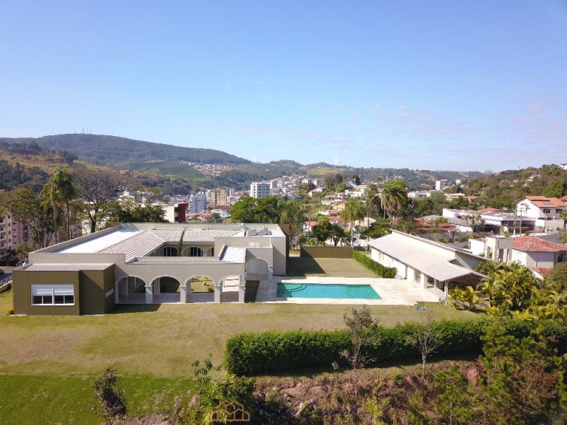 CASA NOVA NO CENTRO - ALTO PADRÃO