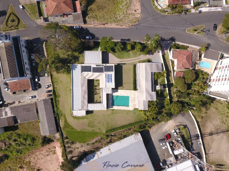 CASA NOVA NO CENTRO - ALTO PADRÃO