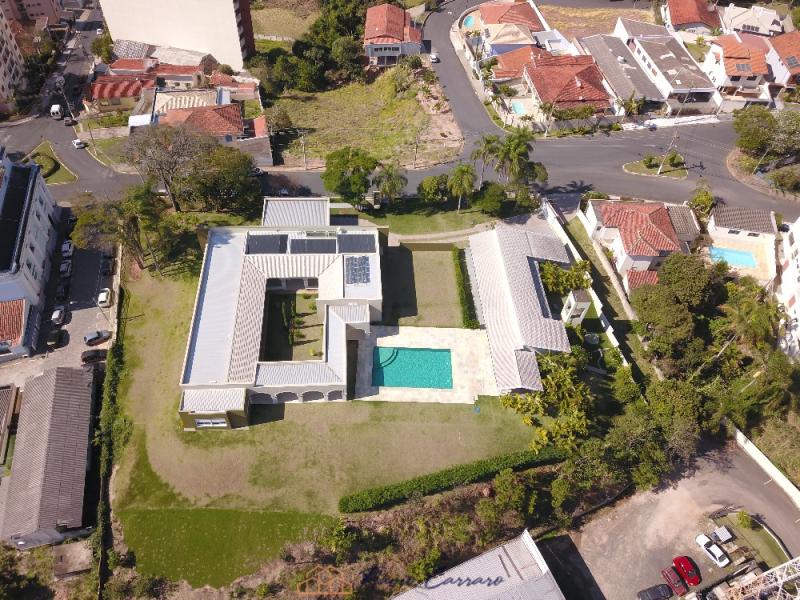 CASA NOVA NO CENTRO - ALTO PADRÃO