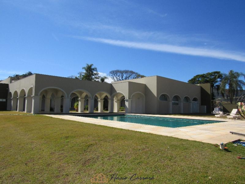 CASA NOVA NO CENTRO - ALTO PADRÃO