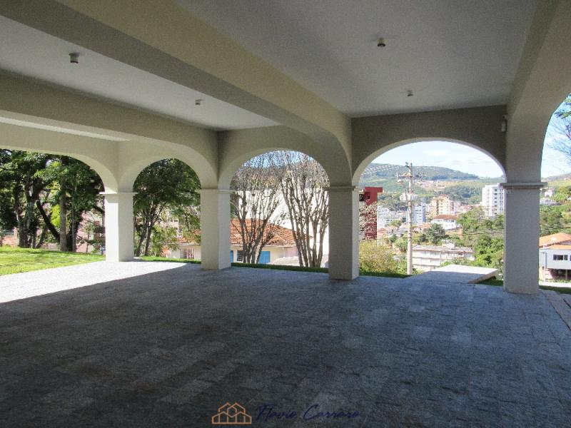 CASA NOVA NO CENTRO - ALTO PADRÃO