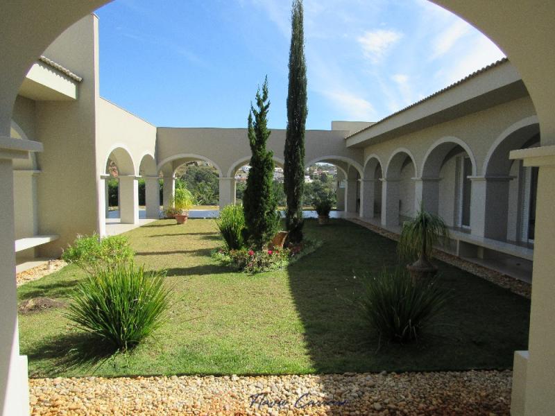 CASA NOVA NO CENTRO - ALTO PADRÃO