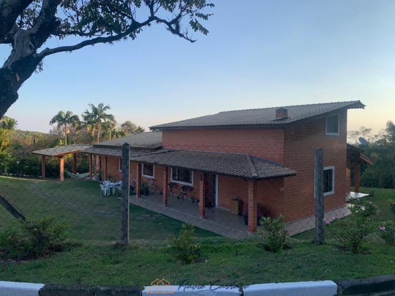 CASA CONDOMINIO FECHADO