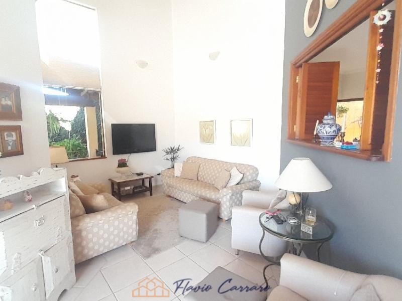 CASA PRÓXIMO AO CENTRO