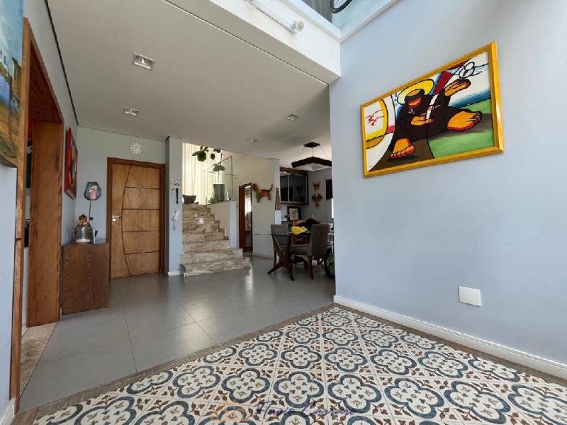 CASA CONDOMINIO FECHADO