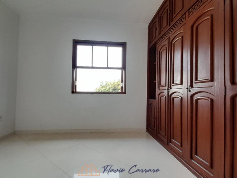 CASA EM CONDOMINIO FECHADO