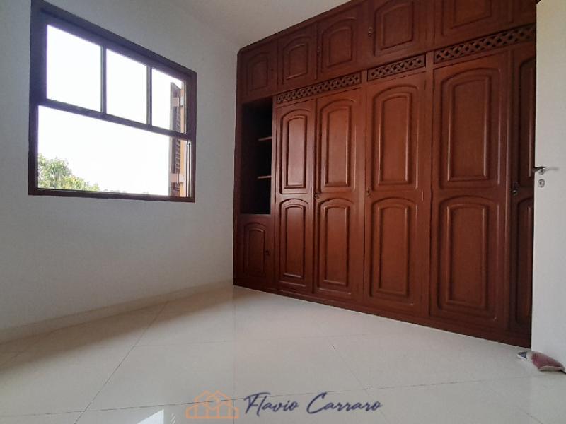 CASA EM CONDOMINIO FECHADO