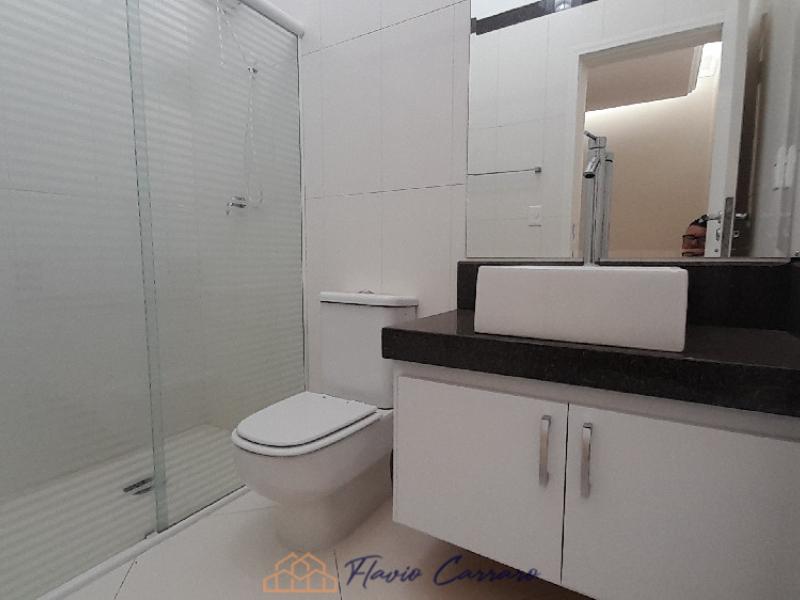CASA EM CONDOMINIO FECHADO