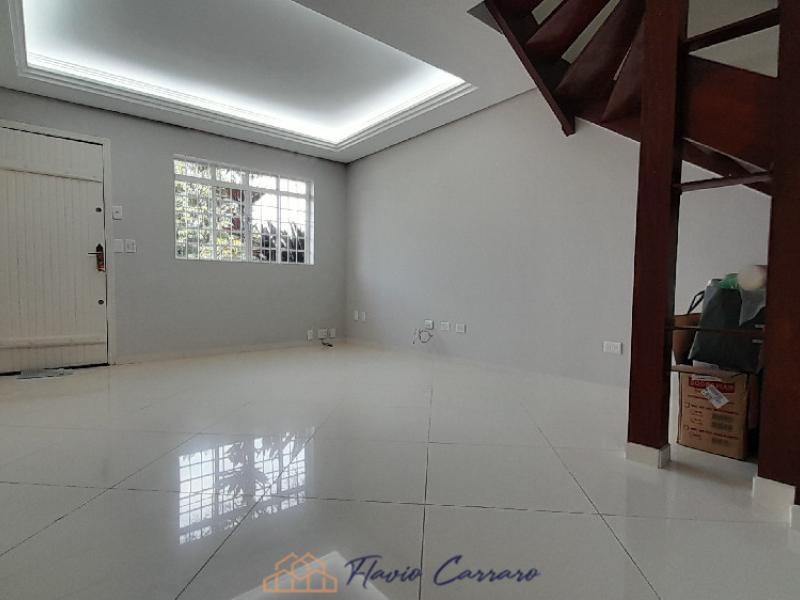 CASA EM CONDOMINIO FECHADO