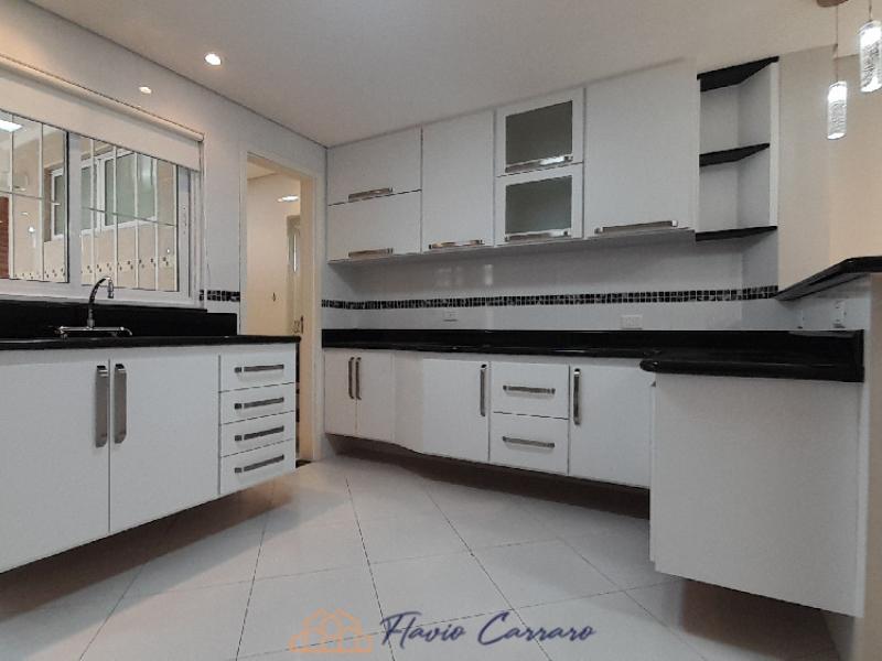 CASA EM CONDOMINIO FECHADO