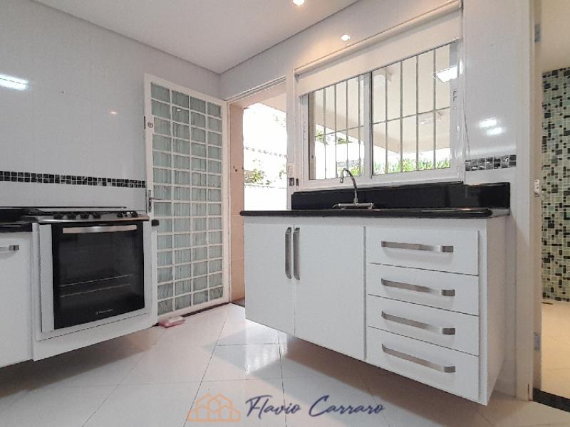 CASA EM CONDOMINIO FECHADO