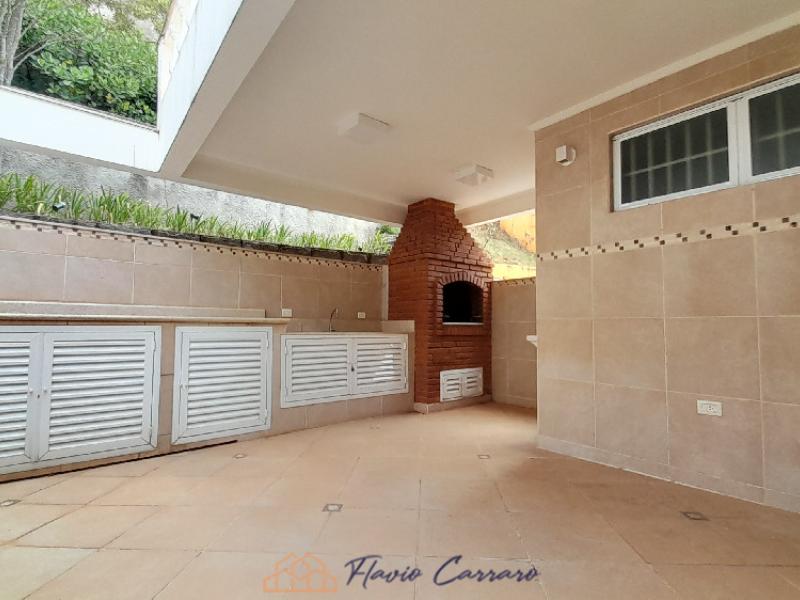 CASA EM CONDOMINIO FECHADO