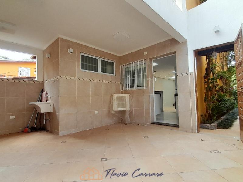 CASA EM CONDOMINIO FECHADO