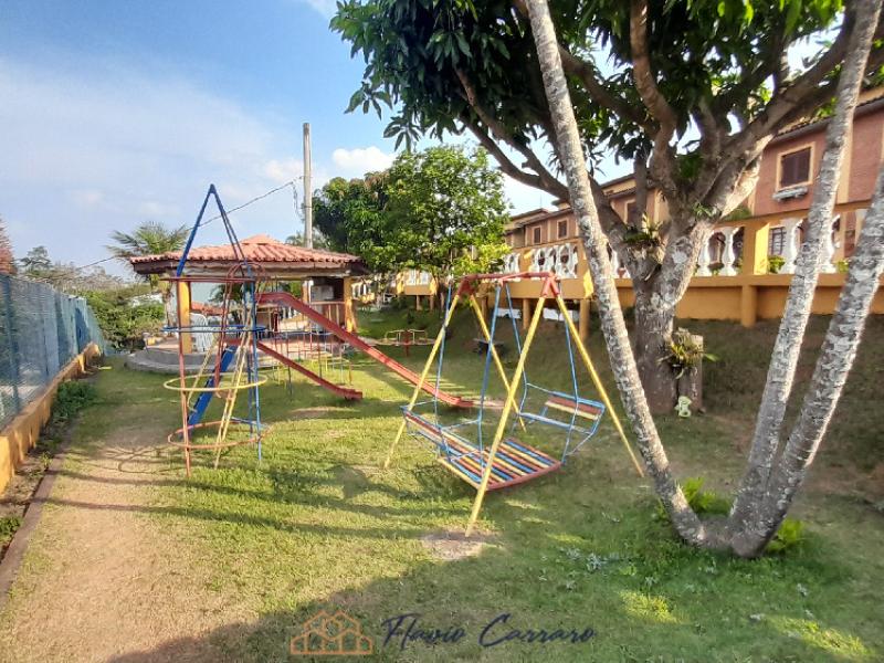 CASA EM CONDOMINIO FECHADO