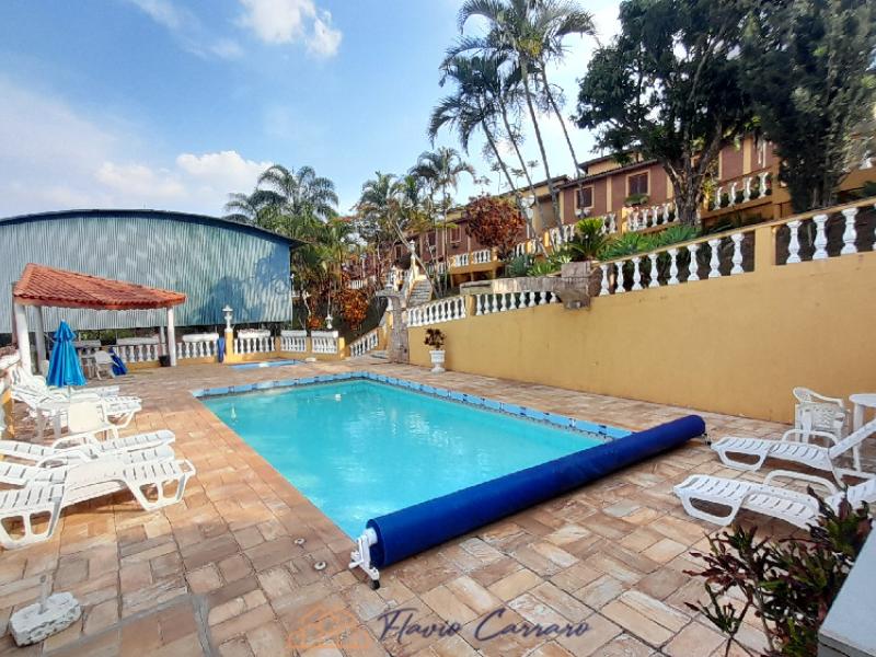CASA EM CONDOMINIO FECHADO