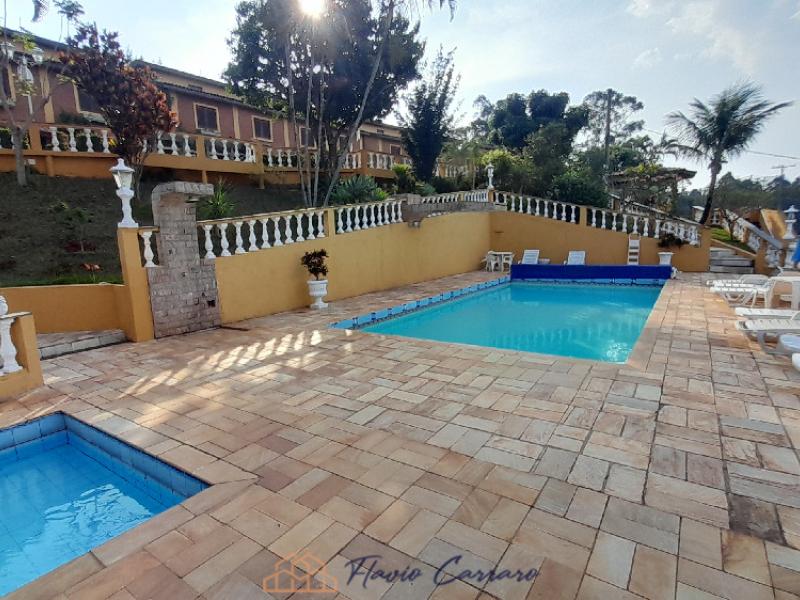 CASA EM CONDOMINIO FECHADO