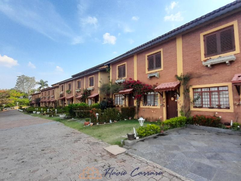 CASA EM CONDOMINIO FECHADO
