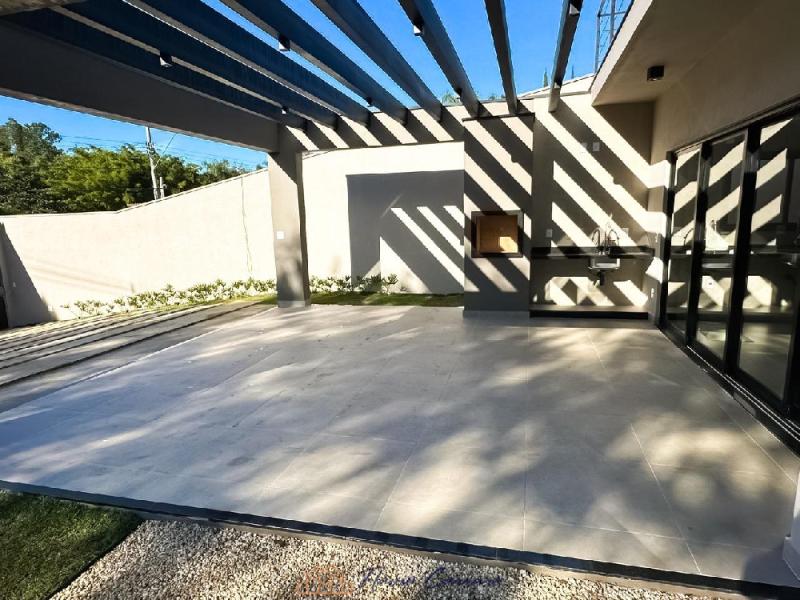 CASA EM BAIRRO RESIDENCIAL