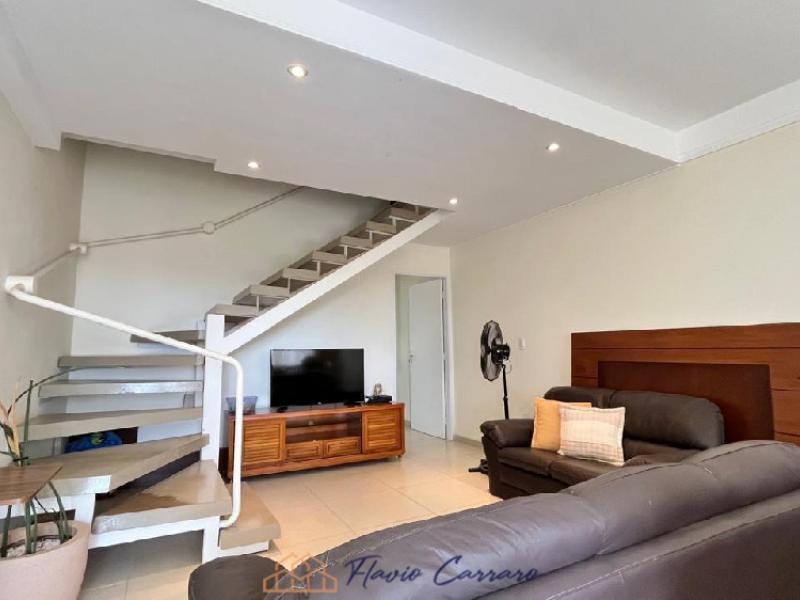 CASA EM COND. FECHADO