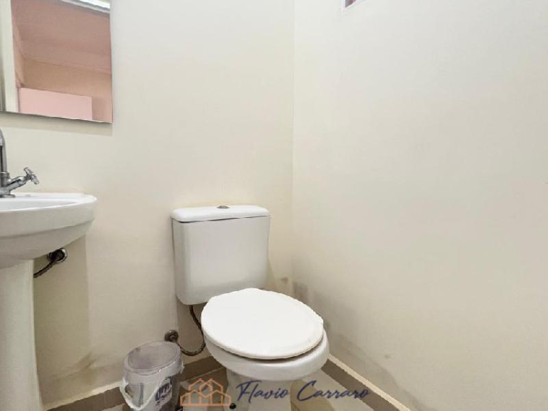 CASA EM COND. FECHADO