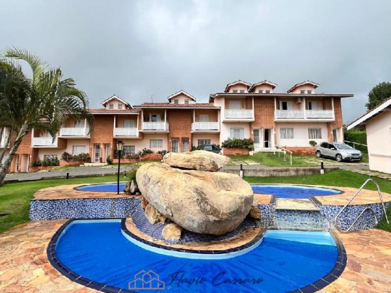 CASA EM COND. FECHADO