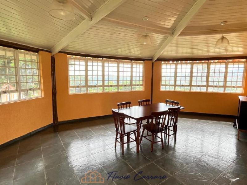 CASA EM COND. FECHADO