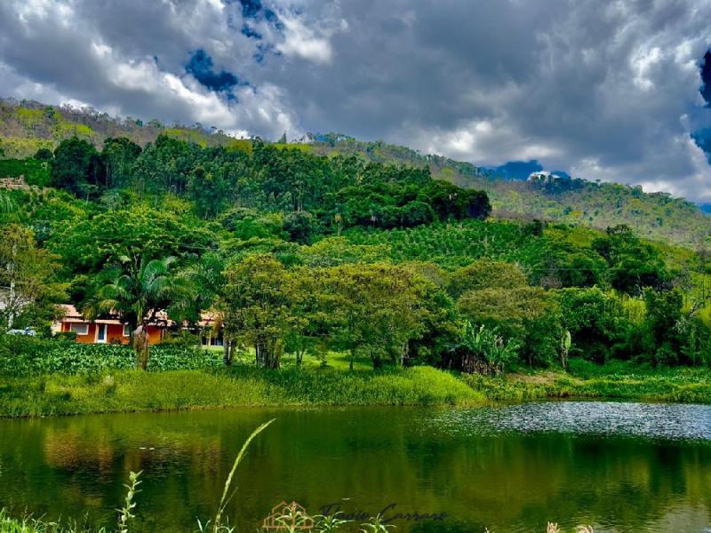 SITIO EM SERRA NEGRA-SP